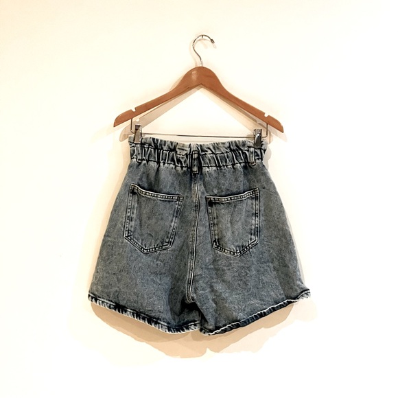 Dynamite denim shorts with two buttons and elastic at the waist. Small size - Picture 4 of 6